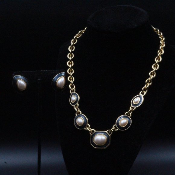 Monet Signed Designer Faux Pearl Enamel Link Necklace Earrings Set - Picture 2 of 8